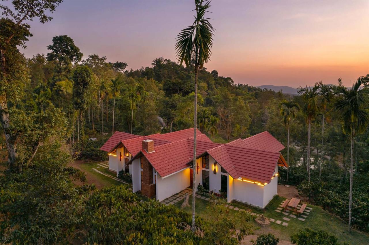 Stayvista At Cicada Chikmagalur 2Bhk Breakfast Included With Amazing View Экстерьер фото